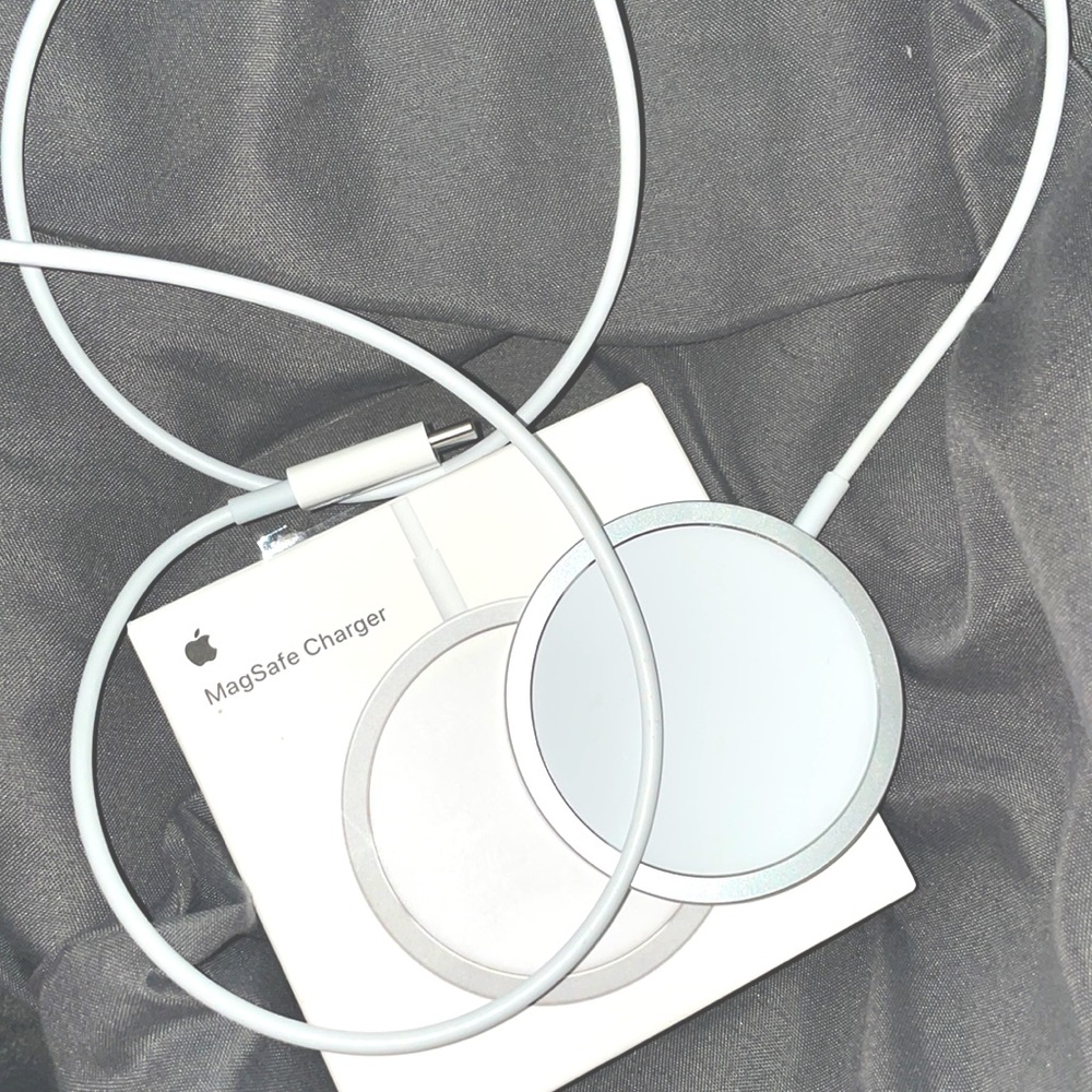 MagSafe wireless charger